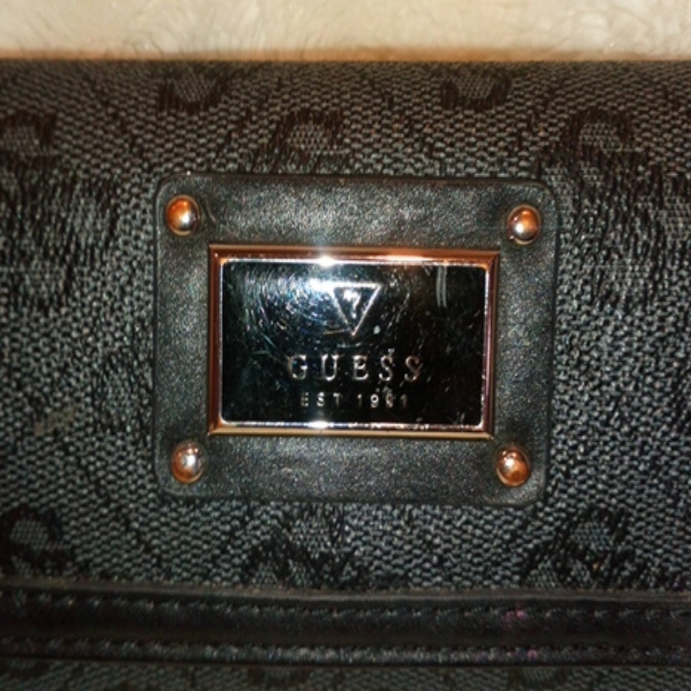 Guess Trifold Wallet - Picture 4 of 4